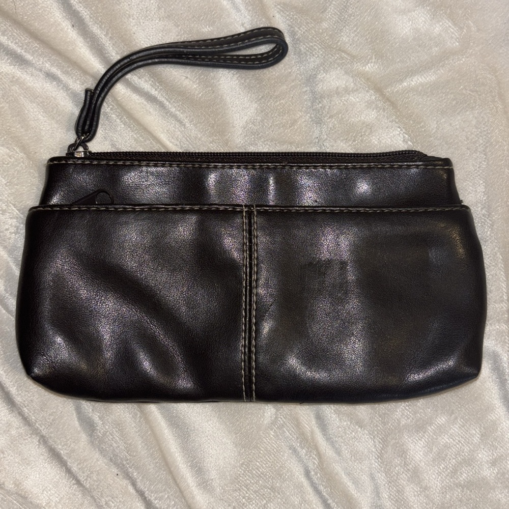 BROWN FAUX LEATHER WRISTLET ONE ZIP POCKET ON OUTSIDE AND FULL ZIPPER CLOSURE